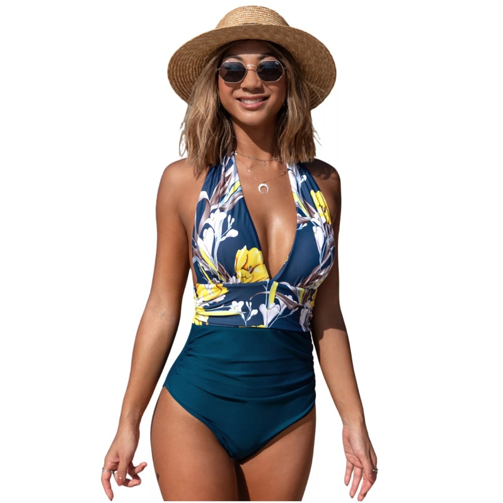 Women’s CUPSHE Ruched Halter Tummy Control One Piece Swimsuit Size S/M Tropical‎